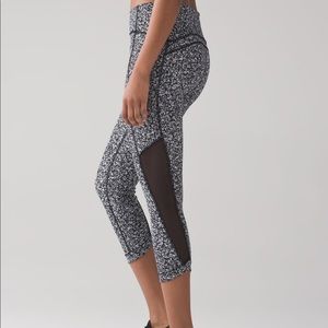 Lululemon Sole Training Crop Leggings